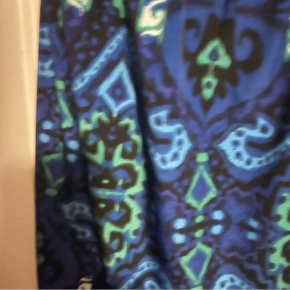 Express ladies Blue and Green Patterned Dress
Medium - Picture 6 of 10